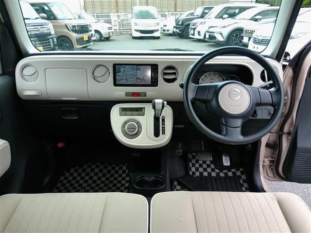 Car thumbnail 3