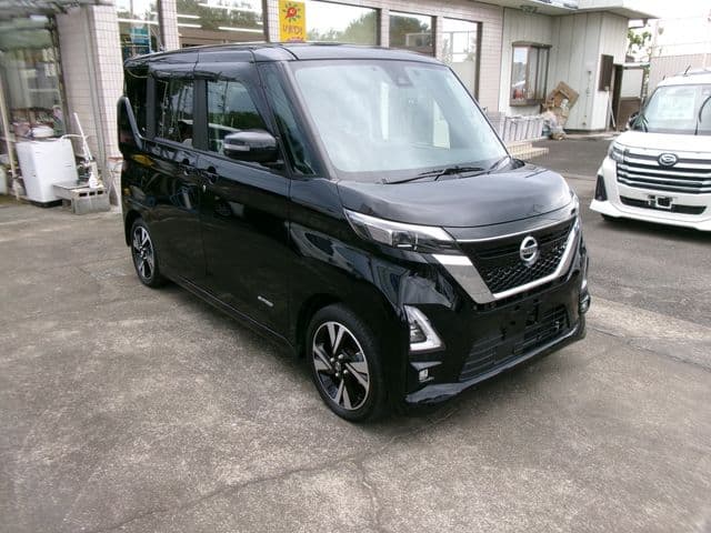 NISSAN