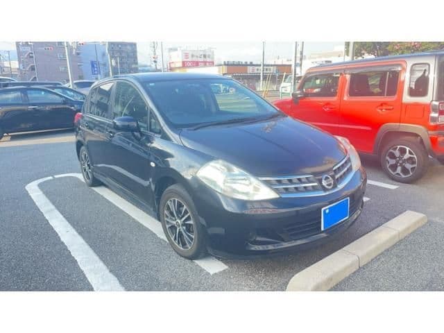 NISSAN TIIDA