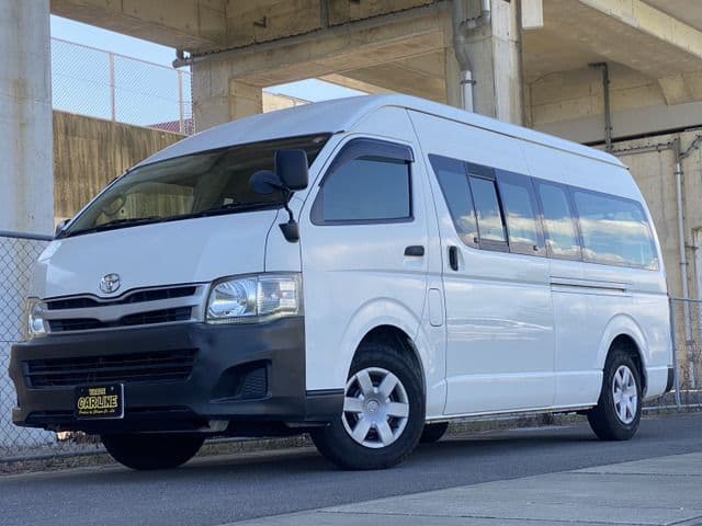 TOYOTA HIACE COMMUTER