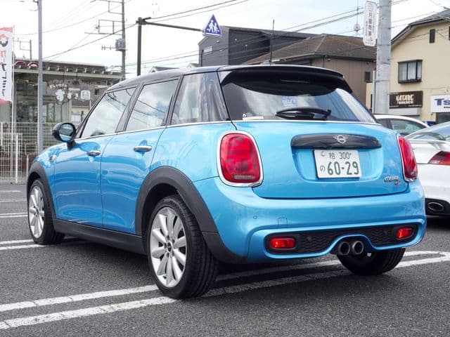 Car thumbnail 2