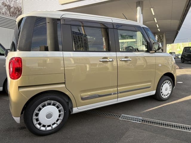 Car thumbnail 4