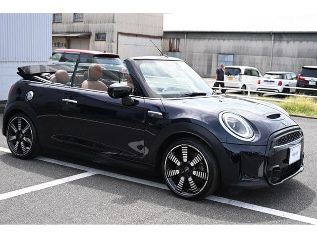 Car thumbnail 3