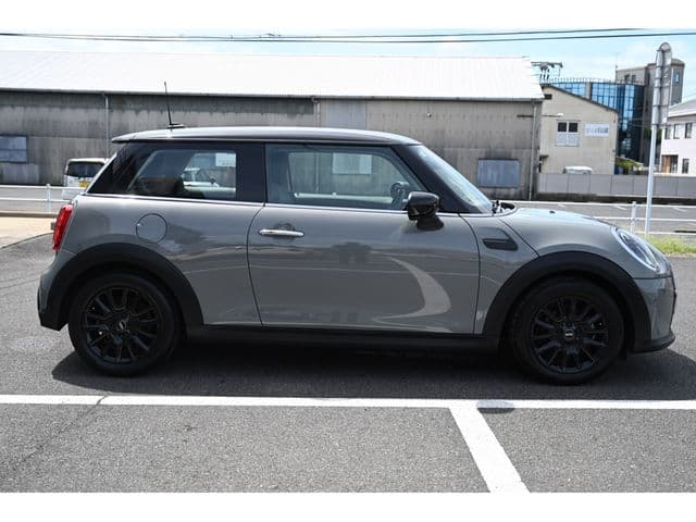 Car thumbnail 4