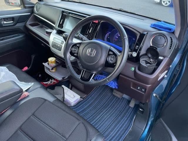 Car thumbnail 2