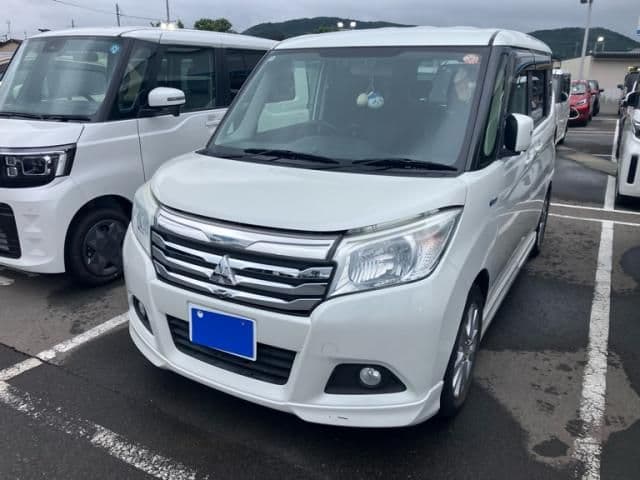 MITSUBISHI DELICA D:2 4WD