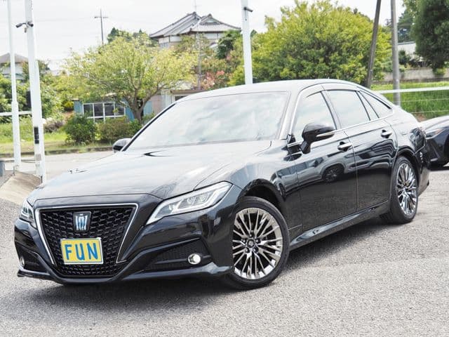 TOYOTA CROWN sedan hybrid 4WD