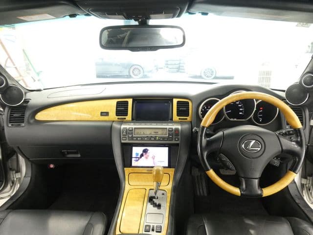 Car thumbnail 3
