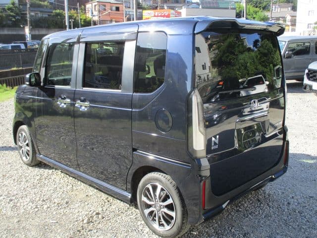 Car thumbnail 3
