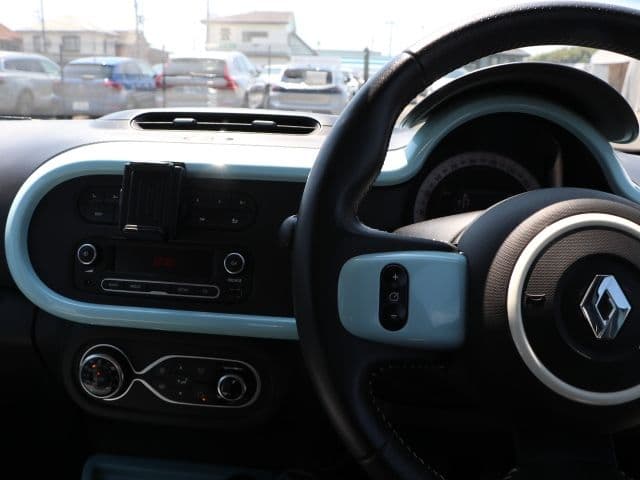 Car thumbnail 4