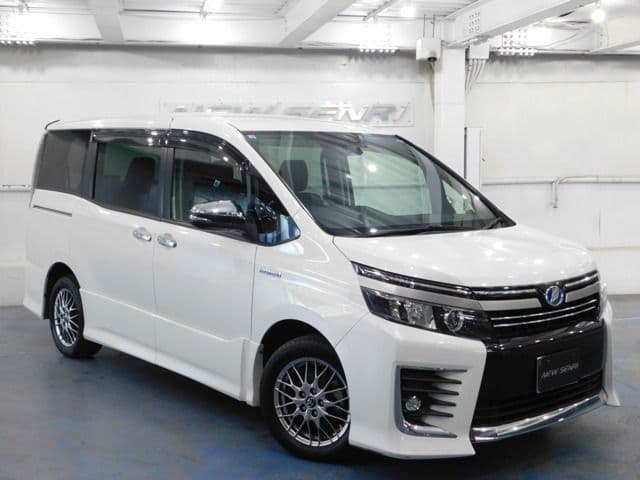 TOYOTA VOXY HYBRID