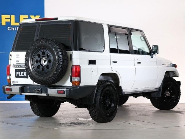 Car thumbnail 4