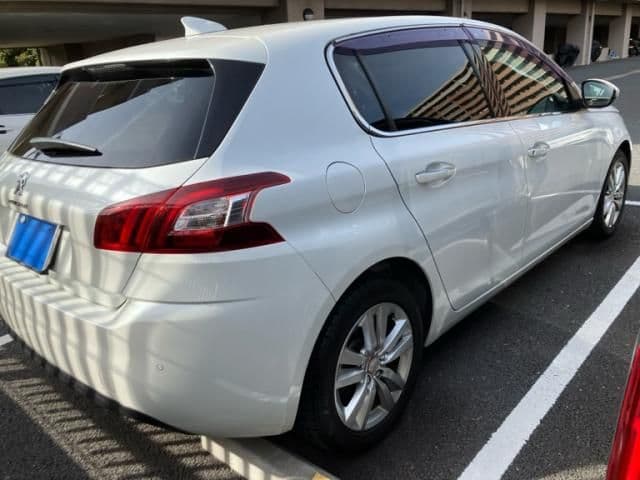 Car thumbnail 4