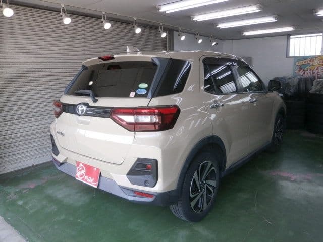 Car thumbnail 3