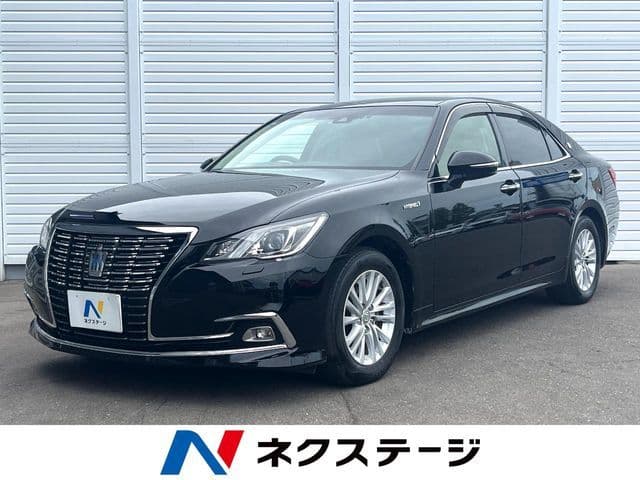 TOYOTA CROWN sedan hybrid