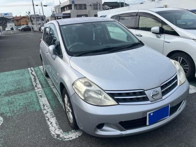 NISSAN TIIDA