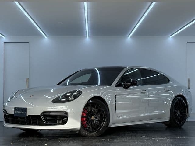 PORSCHE