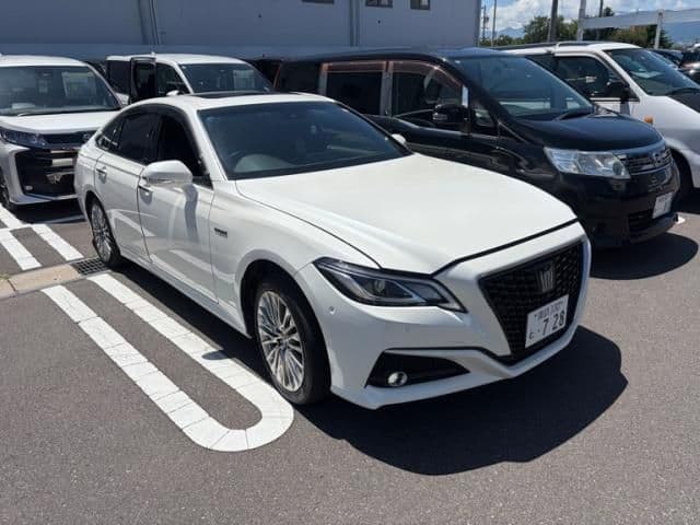 TOYOTA CROWN sedan hybrid 4WD