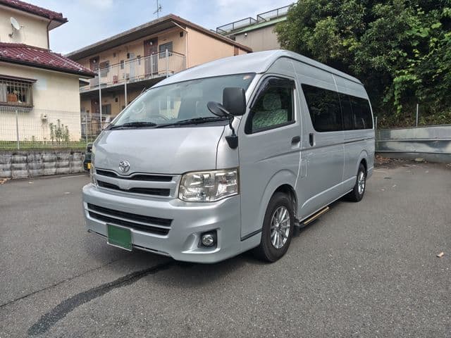 TOYOTA HIACE COMMUTER