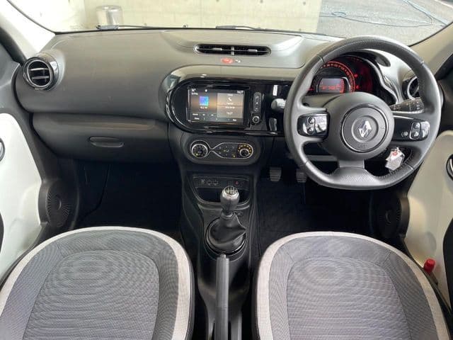 RENAULT
