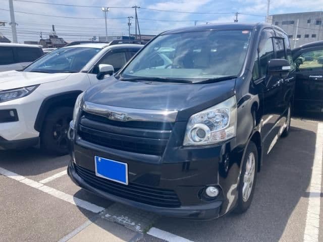 TOYOTA NOAH 4WD