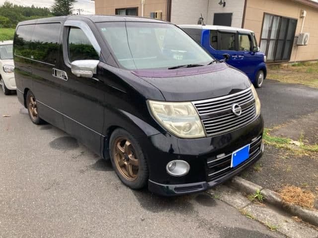 NISSAN ELGRAND 4WD