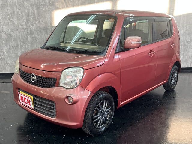 NISSAN
