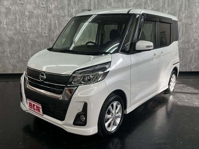NISSAN