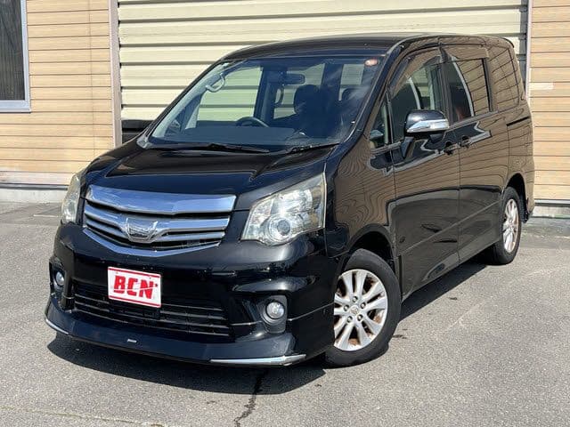 TOYOTA NOAH 4WD