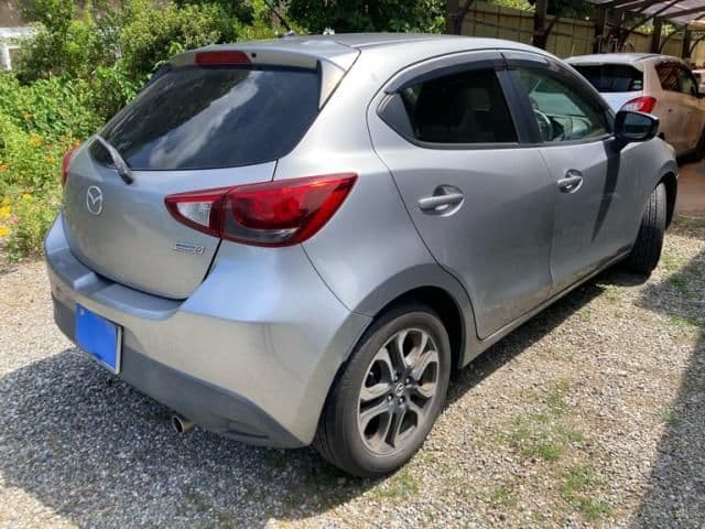 Car thumbnail 3