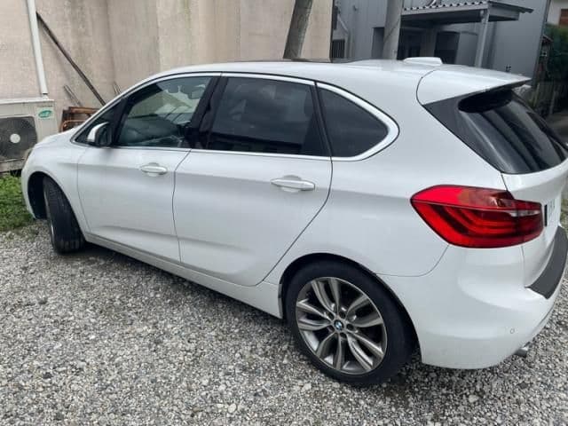 Car thumbnail 3