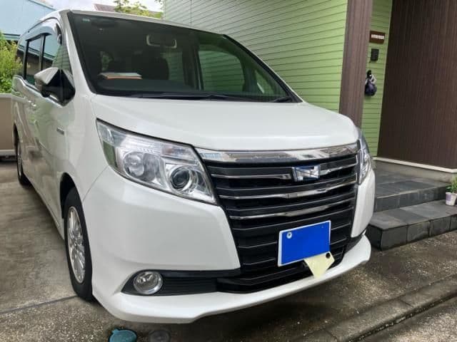 TOYOTA NOAH HYBRID