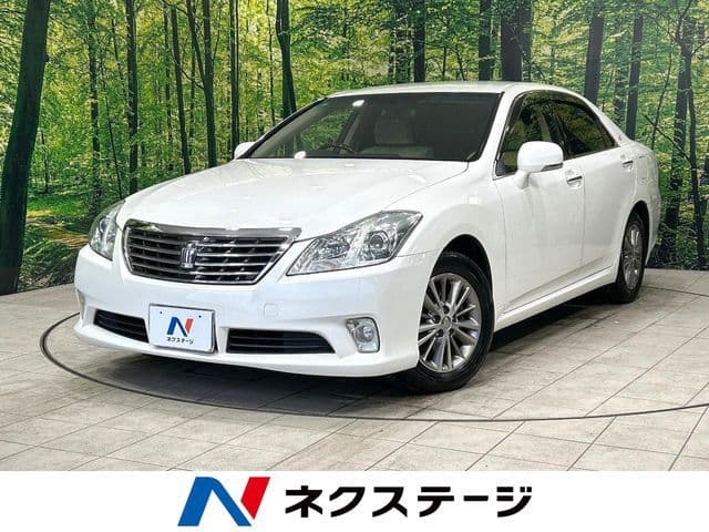 TOYOTA CROWN sedan
