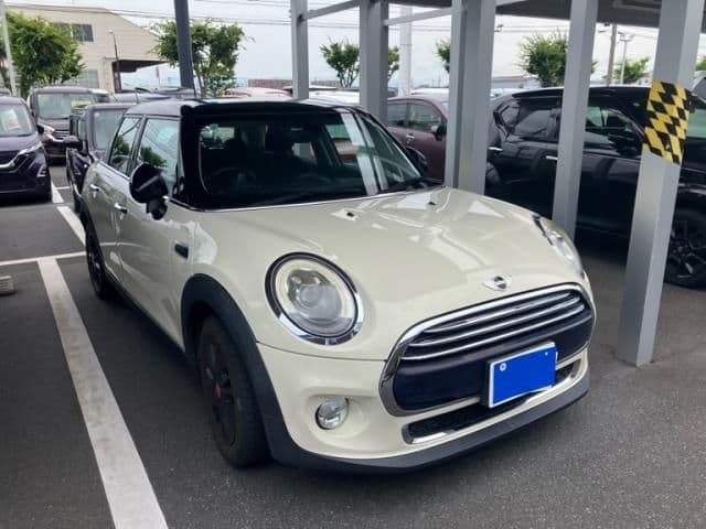 Car image 1