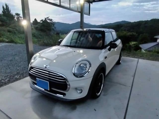 Car image 1