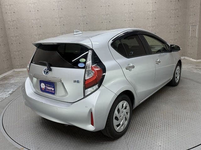 Car thumbnail 3