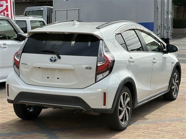 Car thumbnail 4