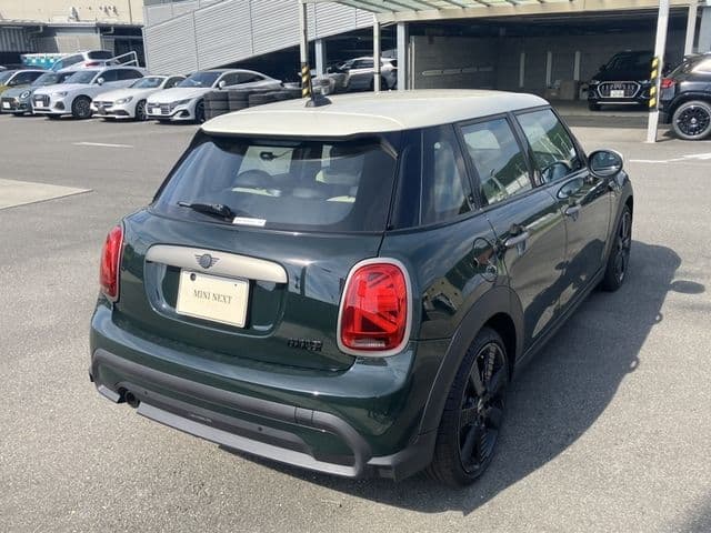 Car thumbnail 3