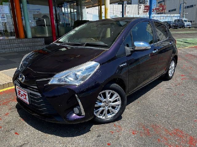 TOYOTA VITZ HYBRID