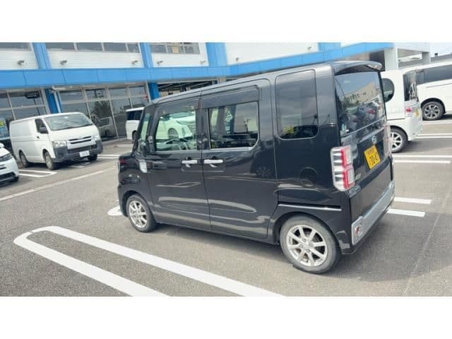 Car thumbnail 4