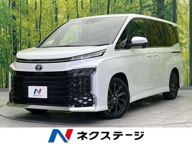 TOYOTA VOXY HYBRID