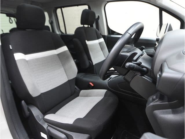Car thumbnail 4