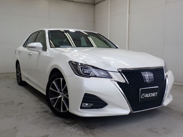 TOYOTA CROWN sedan