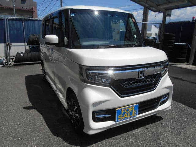 HONDA N BOX CUSTOM 4WD
