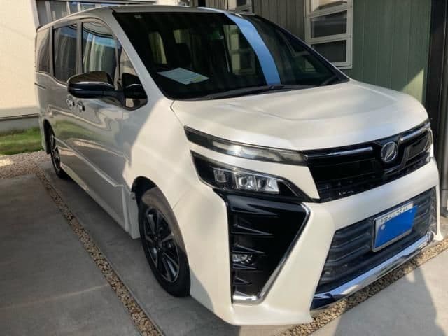 TOYOTA VOXY