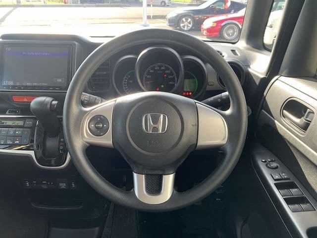 Car thumbnail 4