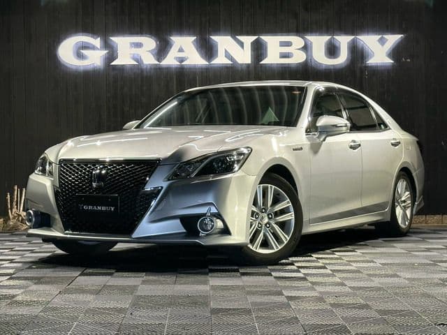TOYOTA CROWN sedan hybrid