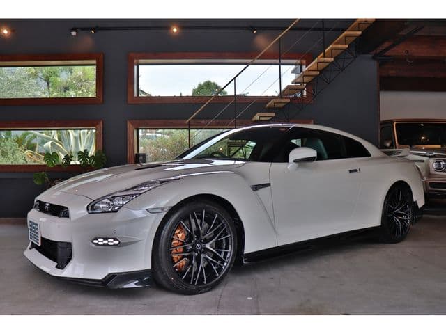 NISSAN GT-R