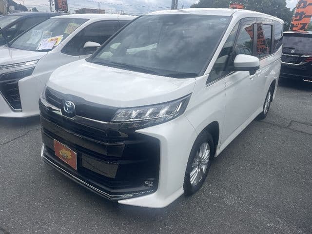 TOYOTA NOAH HYBRID 4WD