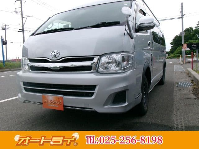 TOYOTA HIACE COMMUTER 4WD